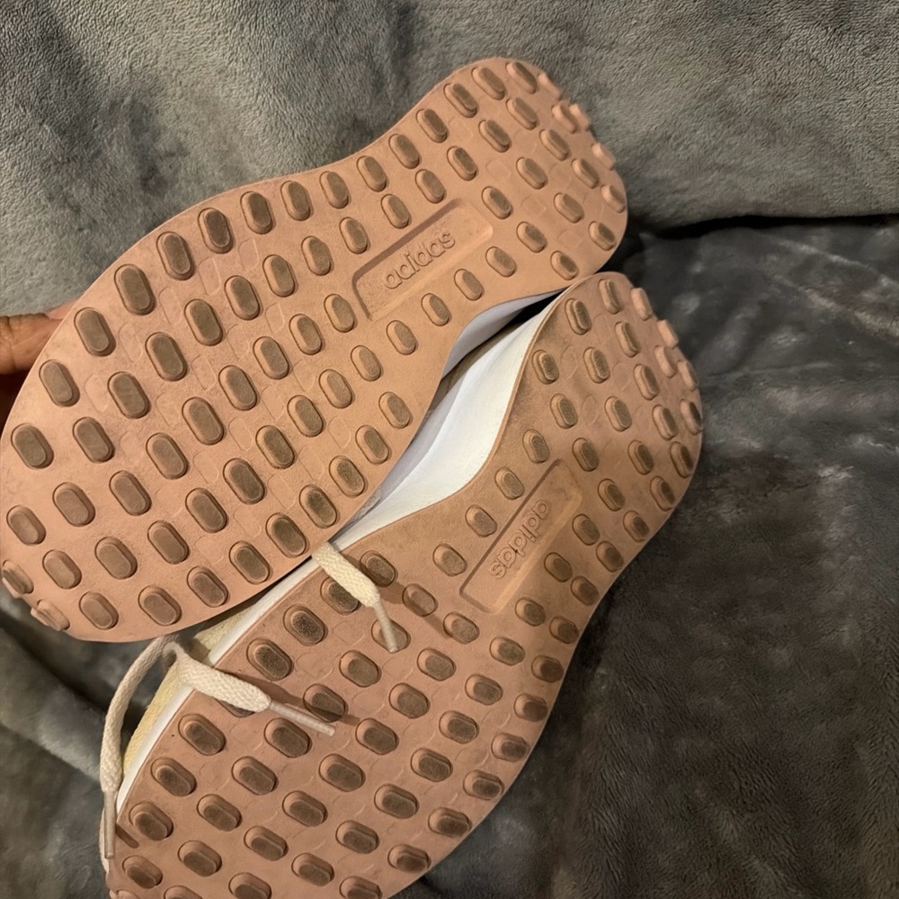 RUN 70S SHOES Adidas Women's Cream Sneakers - Picture 5 of 5